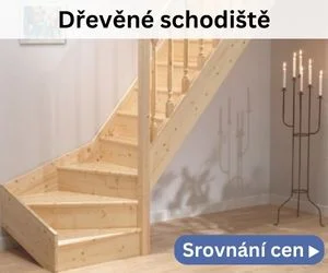 Dřevěné schodiště v procesu stavby s viditelnými spoji.