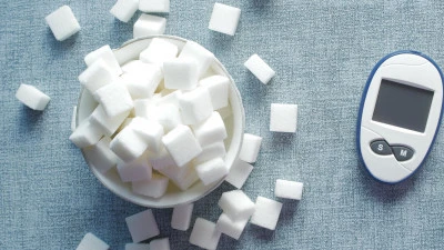 Digitální glukometr s cukrem pro kontrolu hyperglykémie
